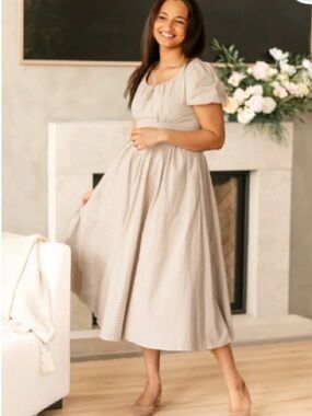 tea n rose Neutral Puff-Sleeve Midi Dress in Light Beige